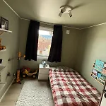 Stor Enebolig Med Stor Inngjerdet Hage Og Lekestativ! Perfekt For Barnefamilier