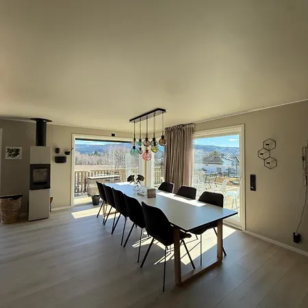 Prázdninový dům Stor Enebolig Med Stor Inngjerdet Hage Og Lekestativ! Perfekt For Barnefamilier *