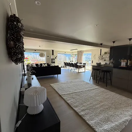 Prázdninový dům Stor Enebolig Med Stor Inngjerdet Hage Og Lekestativ! Perfekt For Barnefamilier