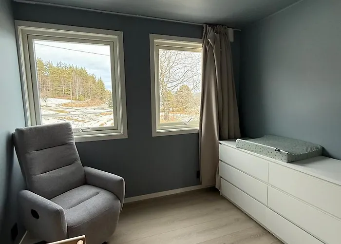 Stor Enebolig Med Stor Inngjerdet Hage Og Lekestativ! Perfekt For Barnefamilier Ferienhaus