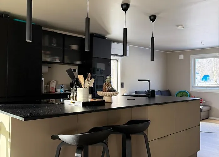 Ferienhaus Stor Enebolig Med Stor Inngjerdet Hage Og Lekestativ! Perfekt For Barnefamilier