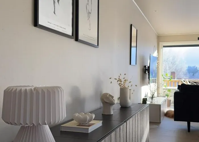 Stor Enebolig Med Stor Inngjerdet Hage Og Lekestativ! Perfekt For Barnefamilier Ferienhaus Jevnaker
